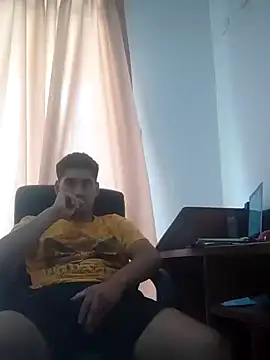 Snapshot of estudiante69 chatting on 12.30.24 estudiante69 online show from 12.30.24