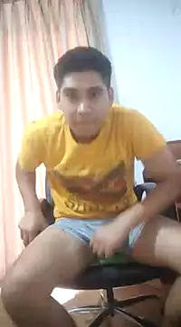 Snapshot of estudiante69 chatting on 12.30.24 estudiante69 online show from 12.30.24