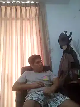 Snapshot of estudiante69 chatting on 01.19.25 estudiante69 online show from 01.19.25