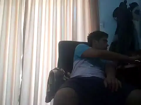 Snapshot of estudiante69 chatting on 01.29.25 estudiante69 online show from 01.29.25