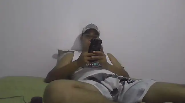 Snapshot of estudiante69 chatting on 02.14.25 estudiante69 online show from 02.14.25