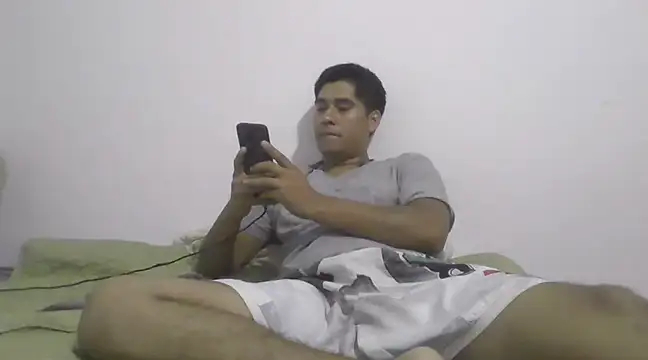Snapshot of estudiante69 chatting on 02.24.25 estudiante69 online show from 02.24.25