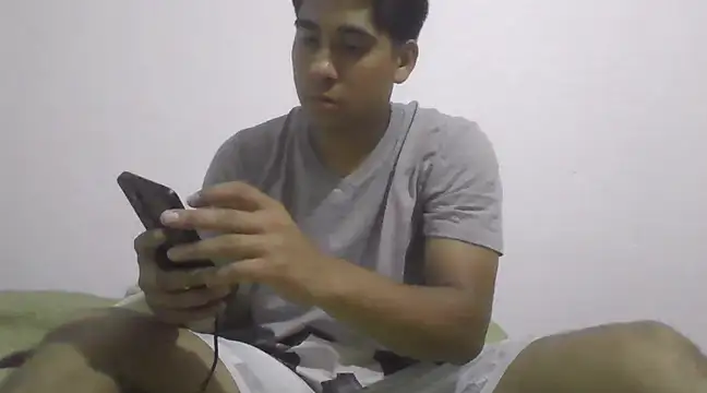 Snapshot of estudiante69 chatting on 02.24.25 estudiante69 online show from 02.24.25