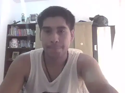 Snapshot of estudiante69 chatting on 02.28.25 estudiante69 online show from 02.28.25