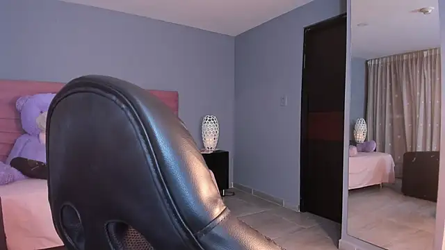 Snapshot of RAVENDIPAUL chatting on 09.18.25 RAVENDIPAUL online show from 09.18.25