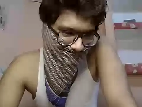 Snapshot of utkarsh_240 chatting on 09.29.25 utkarsh 240 online show from 09.29.25