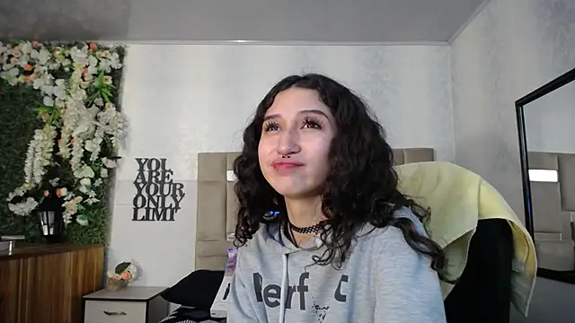 Snapshot of Queenjenn__ chatting on 12.26.24 Queenjenn   online show from 12.26.24