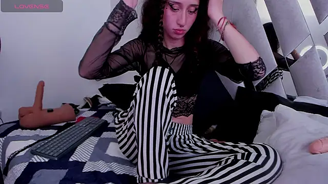 Snapshot of Queenjenn__ chatting on 03.12.25 Queenjenn   online show from 03.12.25