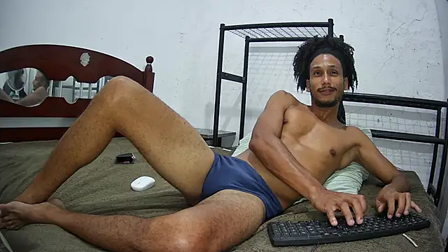 Snapshot of SkinnyLatinMan chatting on 10.03.25 SkinnyLatinMan online show from 10.03.25