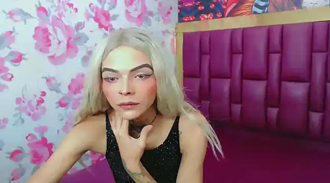 Snapshot of Luna_and_valery chatting on 01.29.25 Luna and valery online show from 01.29.25