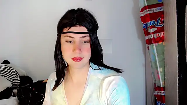 Snapshot of Oxana-Novikov chatting on 10.08.25 Oxana-Novikov online show from 10.08.25