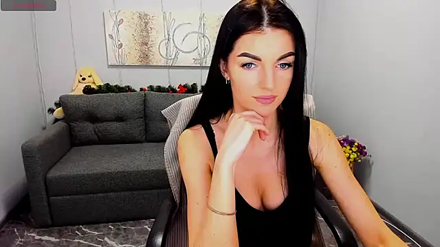 Angelina Clarks online show from 01.05.25