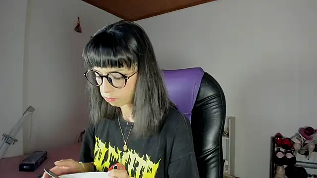 Snapshot of aiko_mori chatting on 09.08.25 aiko mori online show from 09.08.25