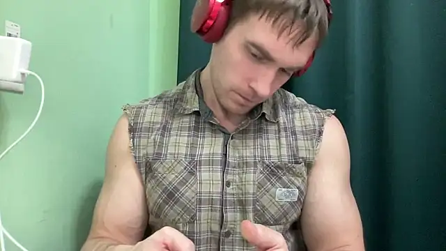 Snapshot of Mrbiceps23 chatting on 12.06.24 Mrbiceps23 online show from 12.06.24