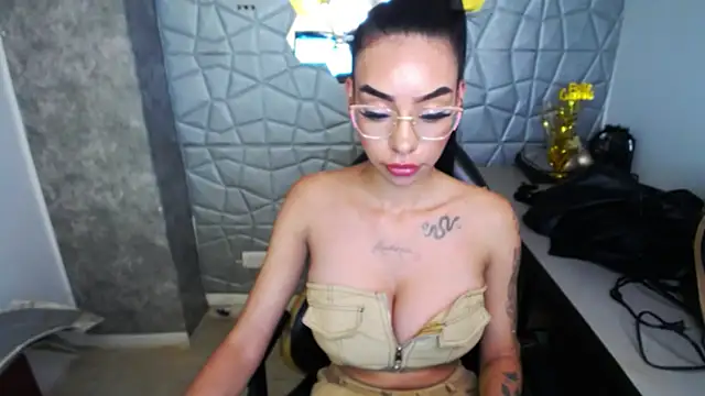 Tiffanny online show from 03.11.25