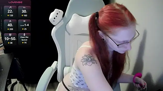 Snapshot of LilyFoxxx chatting on 12.16.24 LilyFoxxx online show from 12.16.24