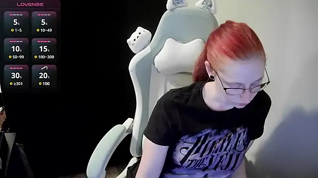Snapshot of LilyFoxxx chatting on 12.19.24 LilyFoxxx online show from 12.19.24
