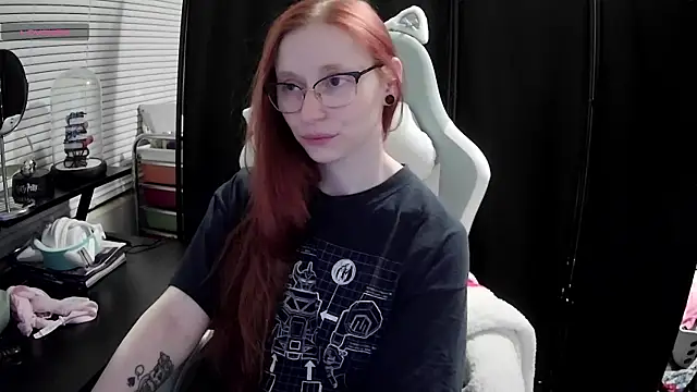 Snapshot of LilyFoxxx chatting on 02.15.25 LilyFoxxx online show from 02.15.25