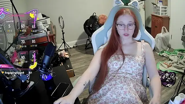 Snapshot of LilyFoxxx chatting on 09.24.25 LilyFoxxx online show from 09.24.25