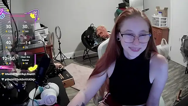 Snapshot of LilyFoxxx chatting on 10.06.25 LilyFoxxx online show from 10.06.25
