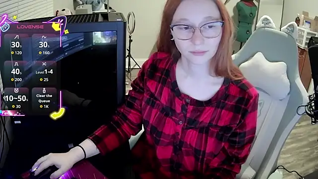 Snapshot of LilyFoxxx chatting on 10.08.25 LilyFoxxx online show from 10.08.25