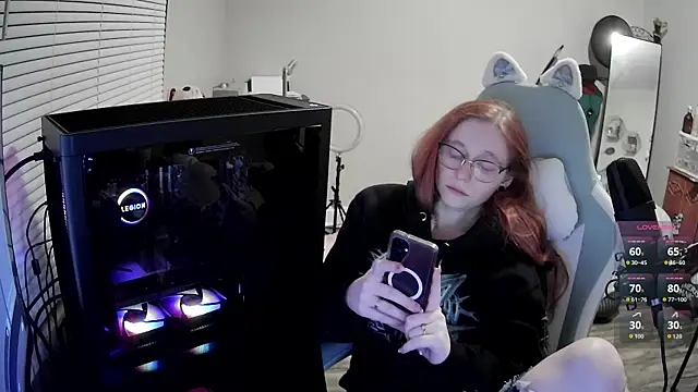 Snapshot of LilyFoxxx chatting on 10.25.25 LilyFoxxx online show from 10.25.25