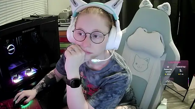 LilyFoxxx online show from 06.12.26