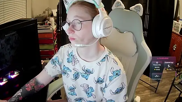 LilyFoxxx online show from 07.12.26