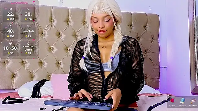 Snapshot of ened_nessa chatting on 02.17.25 ened nessa online show from 02.17.25