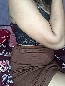 Snapshot of Aaliyalove1 chatting on 02.14.25 Aaliyalove1 online show from 02.14.25