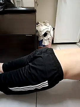 Snapshot of chiata410 chatting on 09.10.25 chiata410 online show from 09.10.25