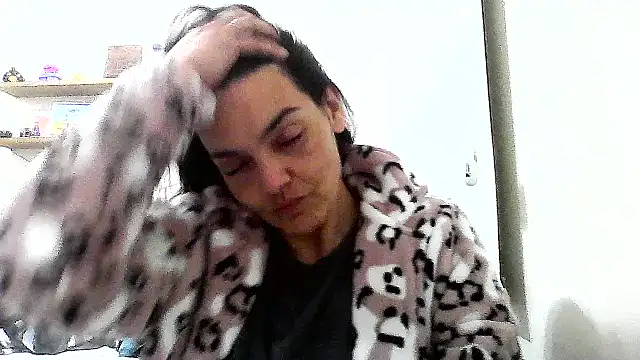 Snapshot of escritorasafada chatting on 11.18.25 escritorasafada online show from 11.18.25