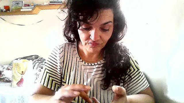 Snapshot of escritorasafada chatting on 02.21.26 escritorasafada online show from 02.21.26