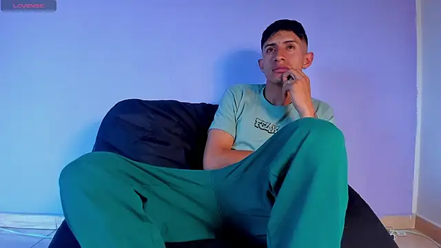 Snapshot of BIG_cockpether chatting on 12.17.25 BIG cockpether online show from 12.17.25