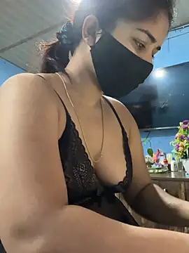 Snapshot of Black_Glow chatting on 01.22.25 Black Glow online show from 01.22.25