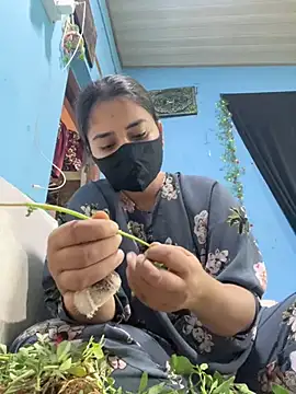 Snapshot of Black_Glow chatting on 01.23.25 Black Glow online show from 01.23.25