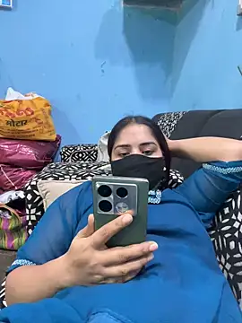 Snapshot of Black_Glow chatting on 02.12.25 Black Glow online show from 02.12.25