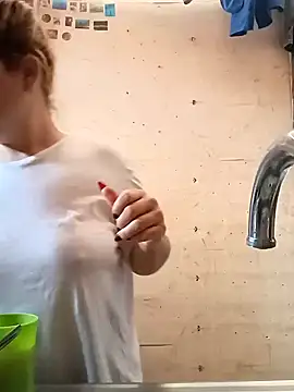 Snapshot of alexax0 chatting on 02.12.25 alexax0 online show from 02.12.25