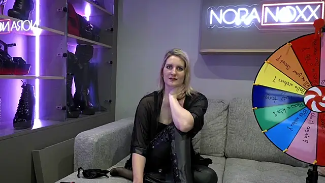 Snapshot of NoraNoxx chatting on 06.21.26 NoraNoxx online show from 06.21.26