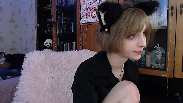 Snapshot of cloudgirrl chatting on 02.21.25 cloudgirrl online show from 02.21.25