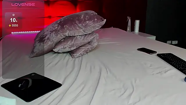 Snapshot of Christy_Little chatting on 01.25.25 Christy Little online show from 01.25.25