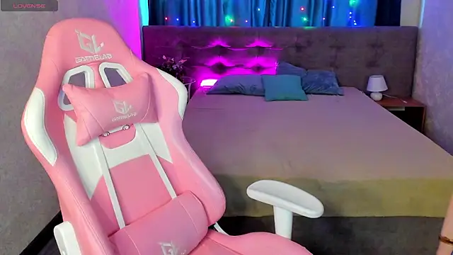 Snapshot of Christy_Little chatting on 02.11.25 Christy Little online show from 02.11.25