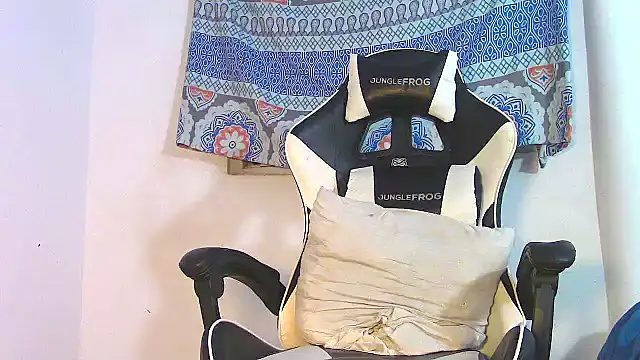 Snapshot of Amir_mikelsen chatting on 09.24.25 Amir mikelsen online show from 09.24.25