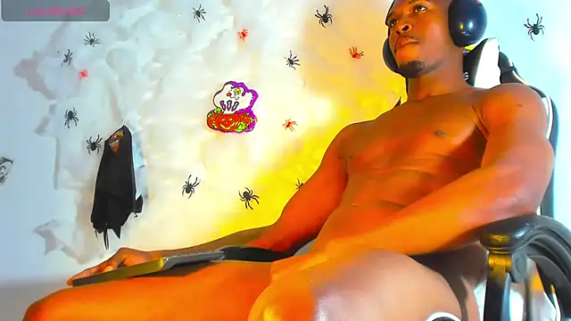 Snapshot of Amir_mikelsen chatting on 10.31.25 Amir mikelsen online show from 10.31.25