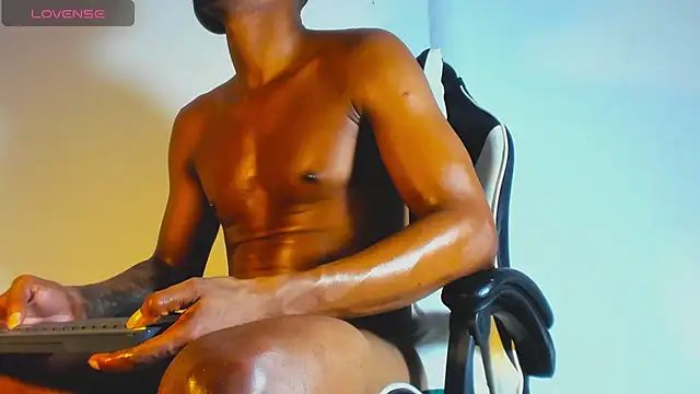 Snapshot of Amir_mikelsen chatting on 11.12.25 Amir mikelsen online show from 11.12.25