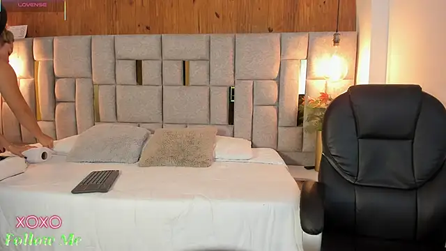 Saori newman online show from 03.12.25