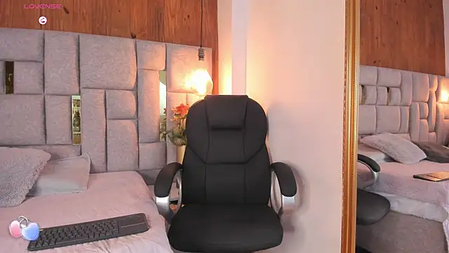 Saori newman online show from 10.17.25