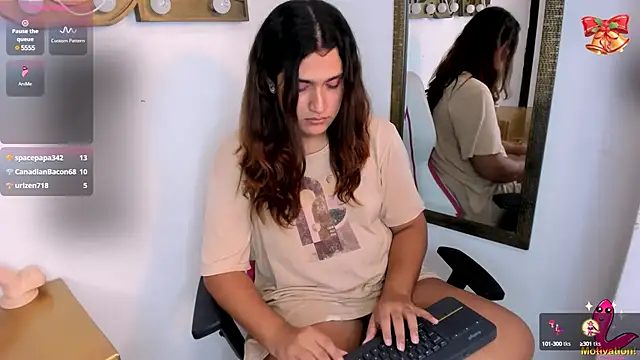 Snapshot of Valery_Maravilla_ chatting on 12.20.24 Valery Maravilla online show from 12.20.24