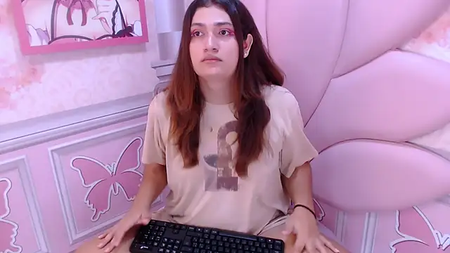 Snapshot of Valery_Maravilla_ chatting on 12.23.24 Valery Maravilla online show from 12.23.24