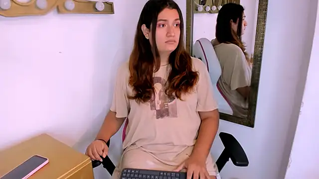 Snapshot of Valery_Maravilla_ chatting on 01.05.25 Valery Maravilla online show from 01.05.25